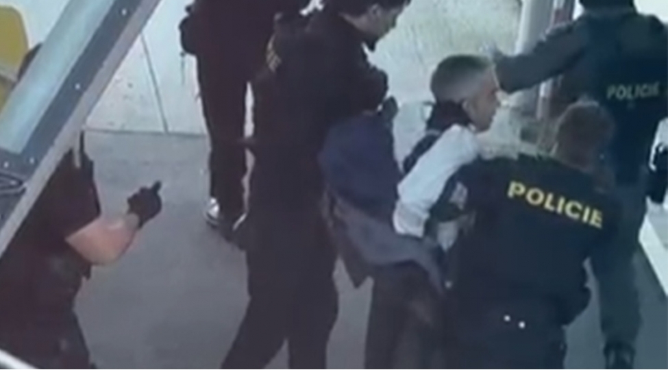 azal-teyyaresine-qanunsuz-girmek-isteyen-shexs-bele-saxlanilib-video