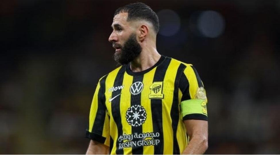 38-yashli-futbolchunu-buraxmaq-istemirler