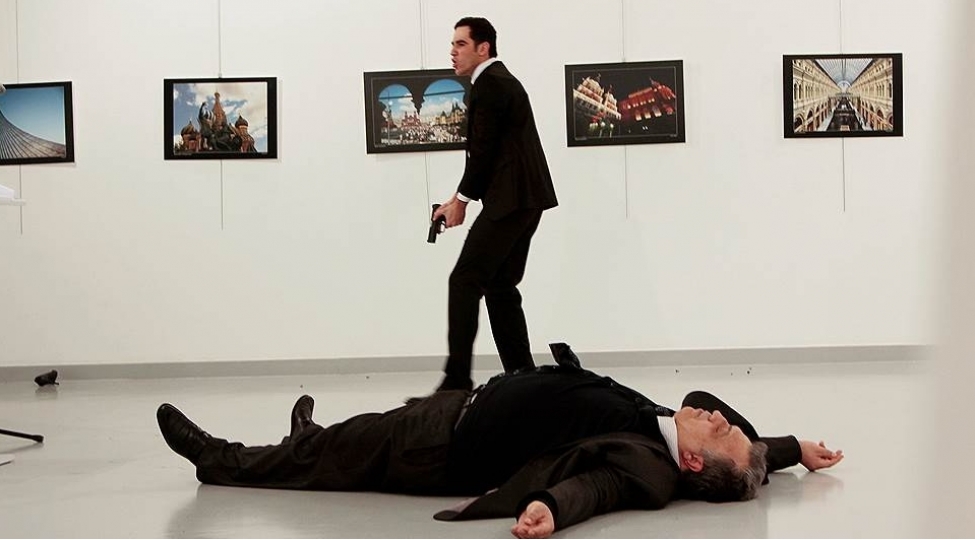 rusiyali-sefirinin-qetlinin-bir-teshkilatchisi-kanadaya-qachib