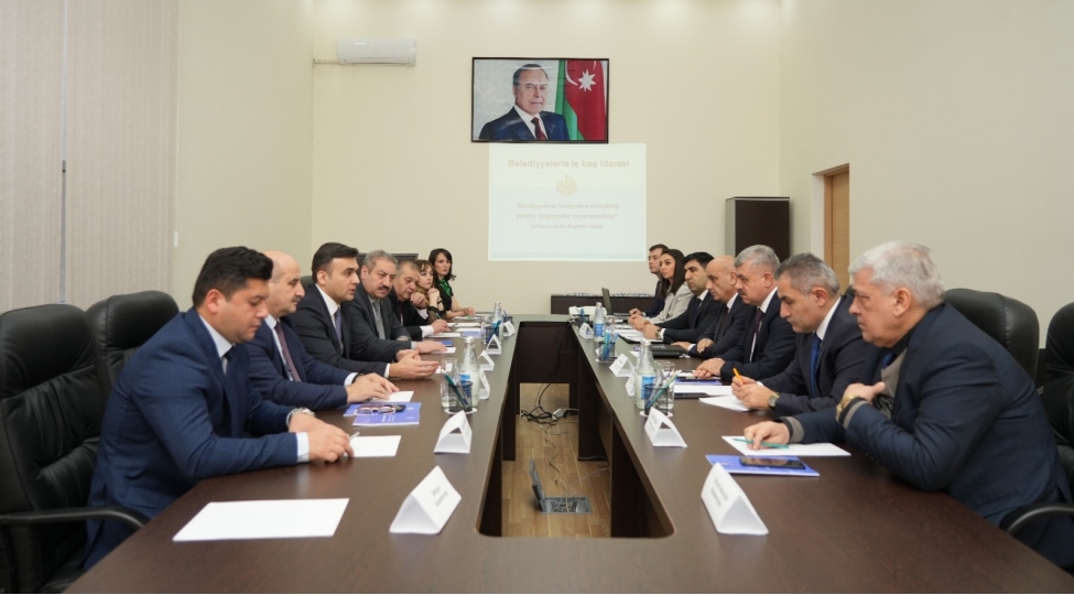 belediyyelerin-fealiyyetine-metodoloji-yardim-istiqametler-ve-perspektivler-movzusunda-gorush-kechirilib
