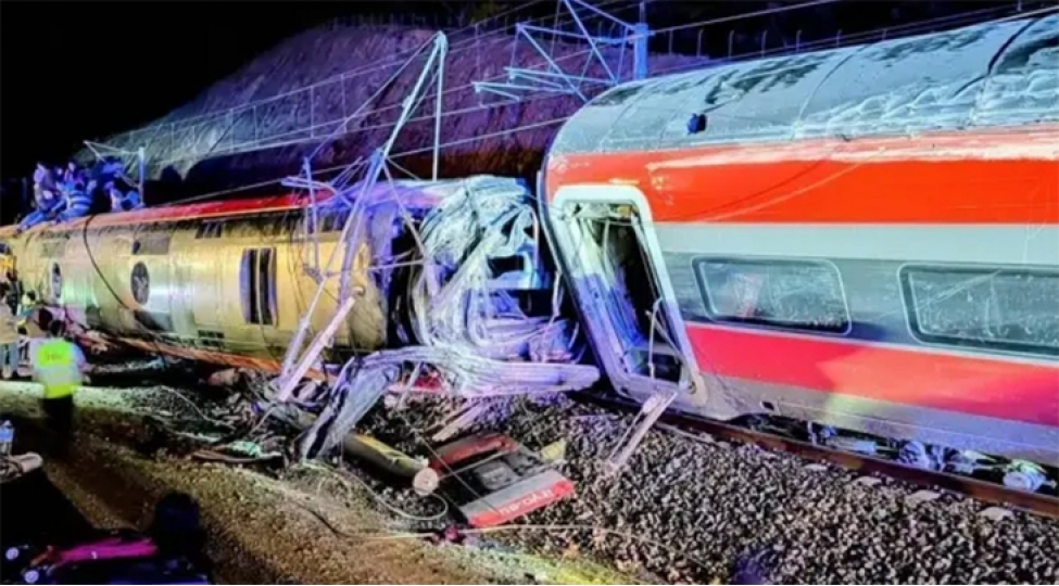 ispaniyada-iki-qatarin-relsden-chixmasi-neticesinde-helak-olanlarin-sayi-42-ye-chatib