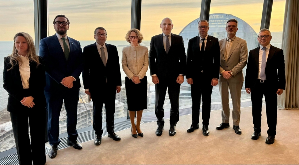 elchin-emirbeyov-nato-bash-katibin-muavini-ile-baki-irevan-sulh-prosesini-muzakire-edib