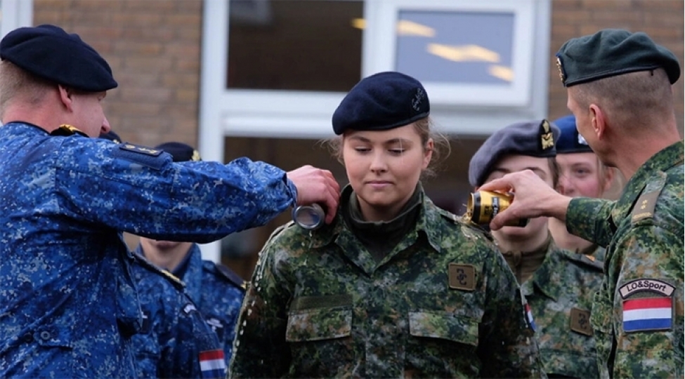 niderlandin-veliehd-shahzadesi-herbi-telim-kechib