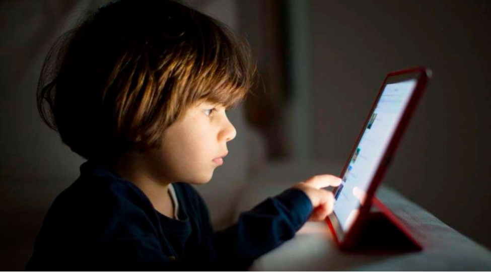 ushaqlari-reqemsal-tehlukelerden-nece-qoruyaq