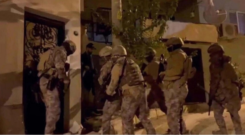 turkiyede-93-nazirlik-ishchisi-saxlanildi