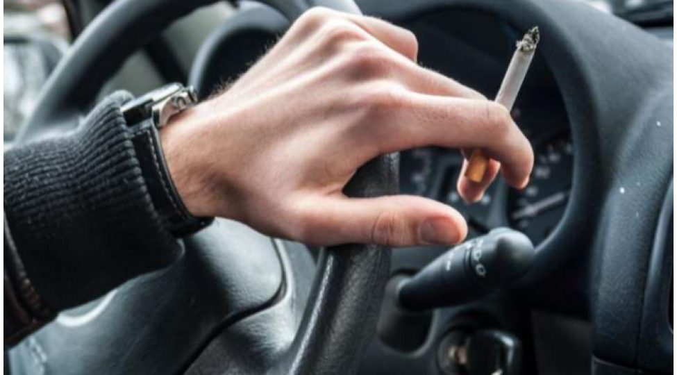 britaniya-shexsi-avtomobillerde-siqaret-chekmeyi-qadagan-edir