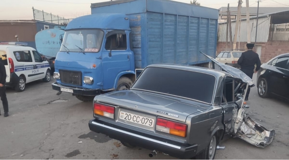 goygolde-yuk-ve-minik-mashinlari-toqqushdu