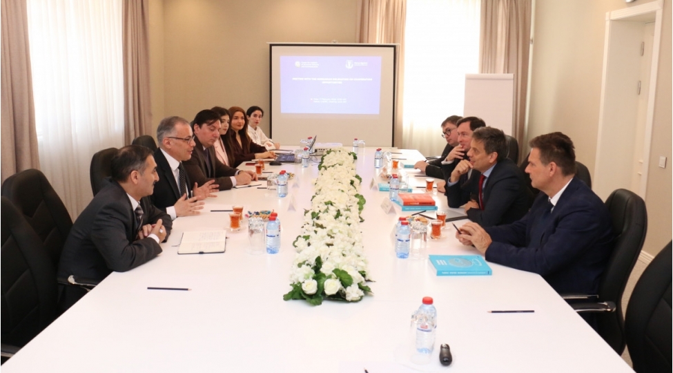 vusal-qasimli-macaristanin-pannonia-universitetinin-rektoru-ile-gorushub