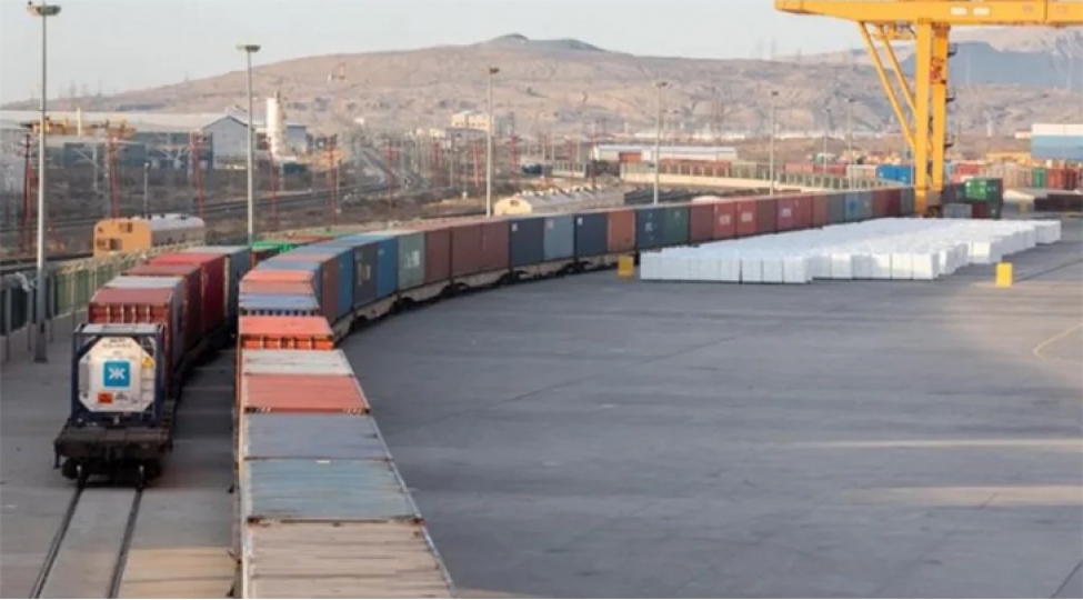 azerbaycanda-oten-ay-demir-yolu-ile-1-milyon-tondan-chox-yuk-dashinib