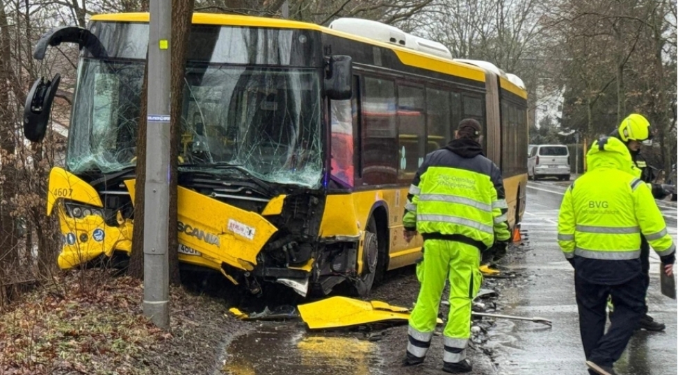 berlinde-avtobusun-qezaya-ugramasi-neticesinde-12-nefer-xesaret-alib