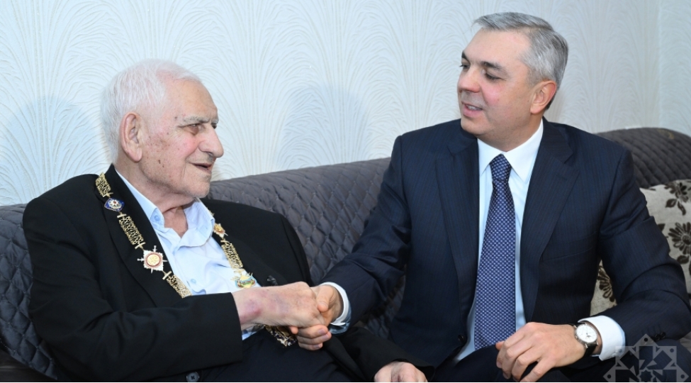 xalq-shairi-neriman-hesenzadeye-heyder-eliyev-ordeni-teqdim-edilib