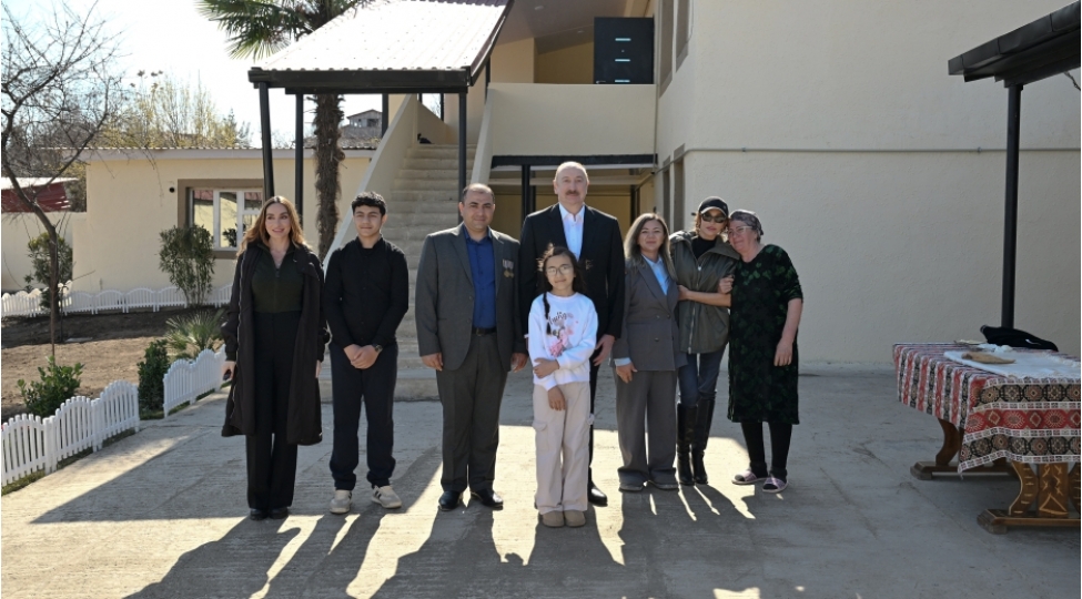 prezident-ilham-eliyev-xocavend-sheherinde-gorulmush-ishlerle-tanish-olub-sheher-ve-kend-sakinleri-ile-gorushub