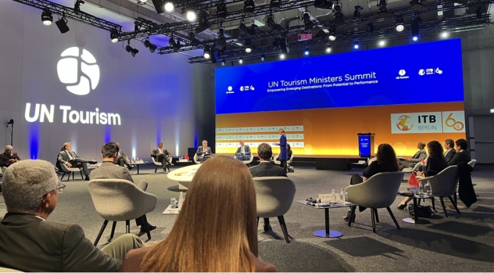 bmt-turizmin-nazirler-sammiti-cherchivesinde-emekdashliq-gorushleri-kechirilib