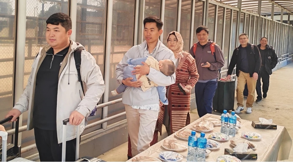 bu-gunedek-azerbaycan-vasitesile-39-olkenin-1222-vetendashi-irandan-texliye-olunub