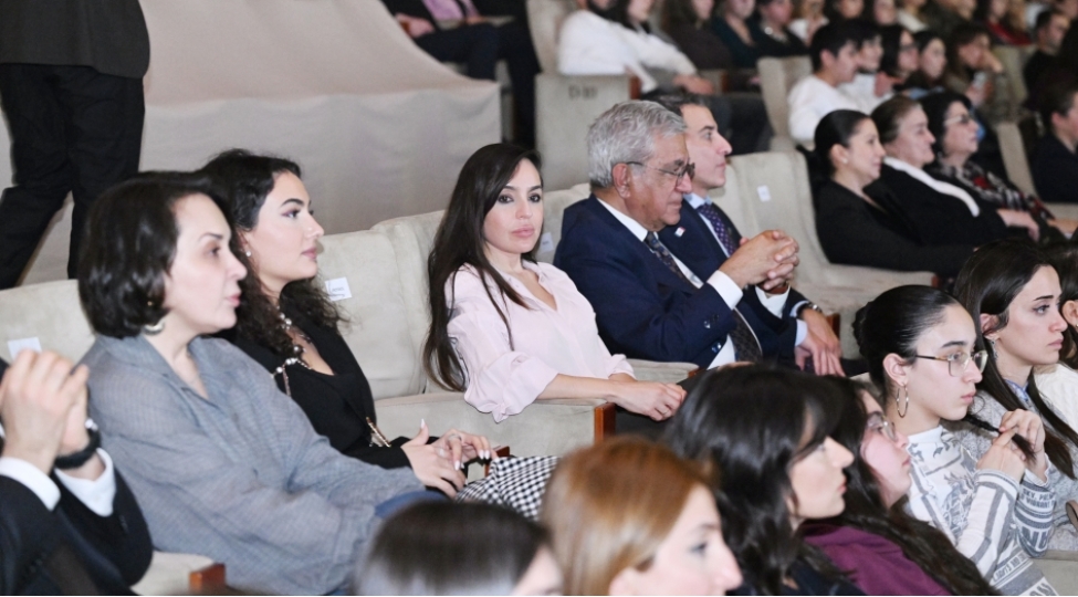 heyder-eliyev-sarayinda-yalniz-medeniyyet-adli-musiqili-tamasha-numayish-olunub