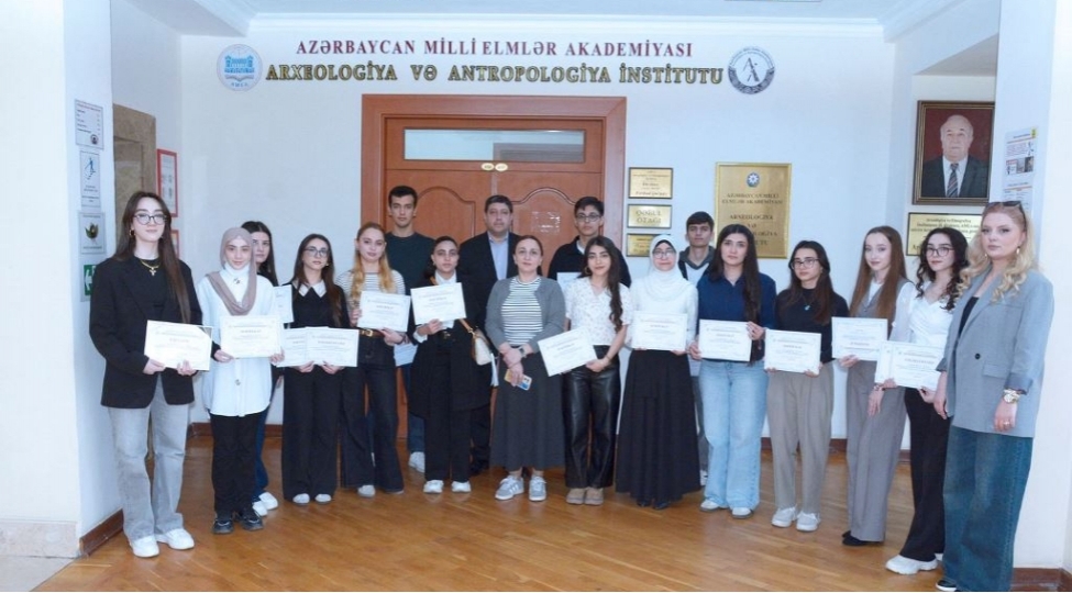 arxeologiya-ve-antropologiya-institutunun-konulluleri-mukafatlandirilib