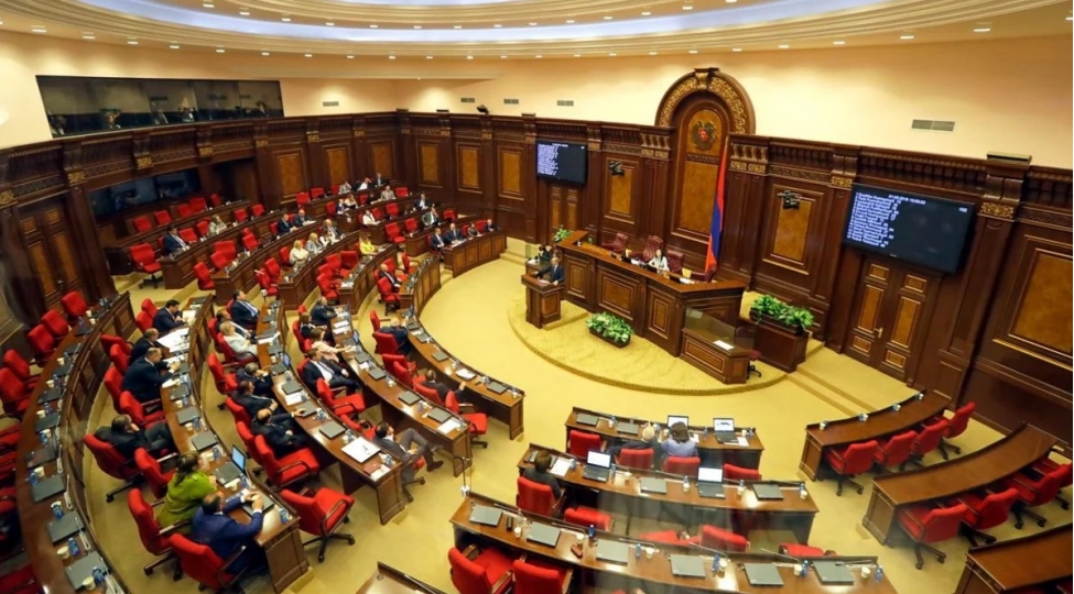 ermeni-apostol-kilsesi-torpaq-sahelerini-temennasiz-almaq-huququndan-mehrum-edilib