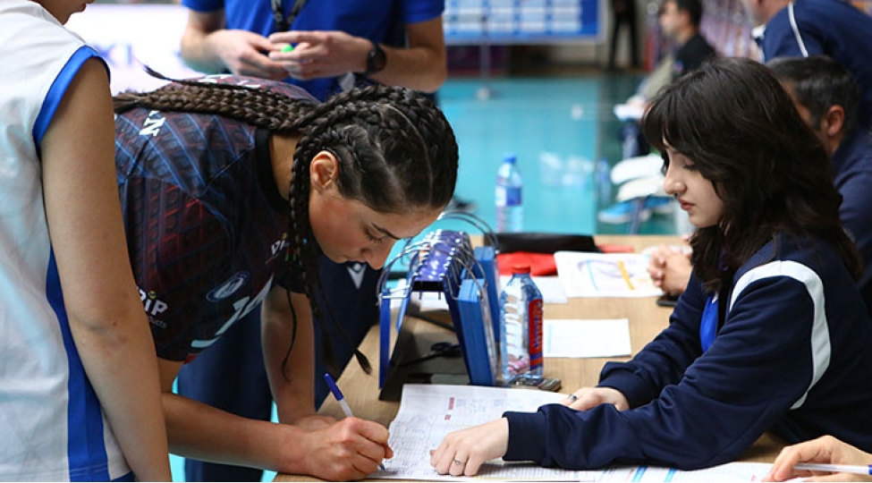 18-yashadek-voleybolchu-qizlar-ve-oglanlar-arasinda-kechirilen-azerbaycan-birinciliyine-yekun-vurulub
