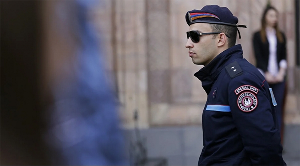 ermenistanda-iqtisadiyyat-nazirliyi-yaxinliginda-atishma-bash-verib-bir-nefer-yaralanib