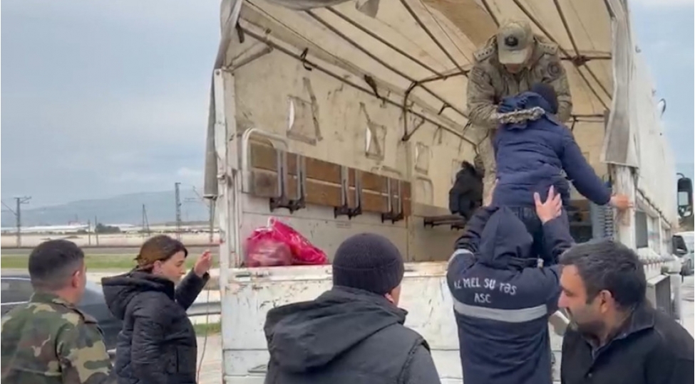 yagishlarin-fesadlarinin-aradan-qaldirilmasi-ishleri-gece-saatlarinda-fasilesiz-olaraq-davam-etdirilib