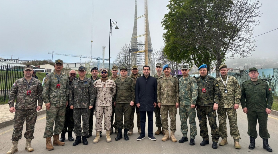 hikmet-haciyev-shushada-herbi-attashelerle