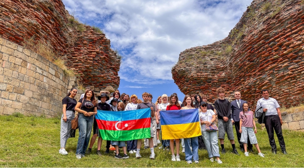 ukraynali-ushaqlarin-bolgelerimizin-tarixi-ve-gormeli-yerlerine-ekskursiyasi-teshkil-edilib