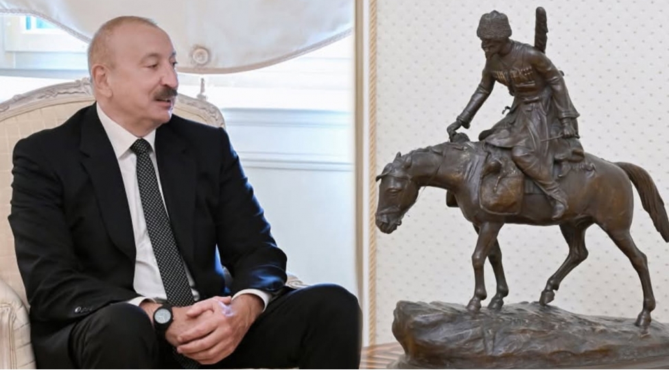 prezidentin-ish-kabinetinde-tekce-bu-heykel-var-foto