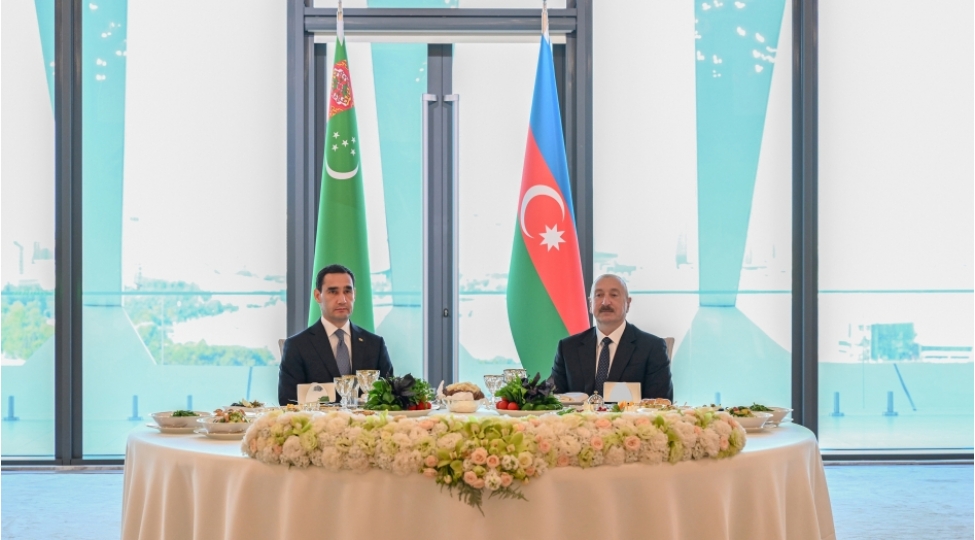 prezident-ilham-eliyevin-adindan-turkmenistan-prezidentinin-sherefine-dovlet-ziyafeti-verilib