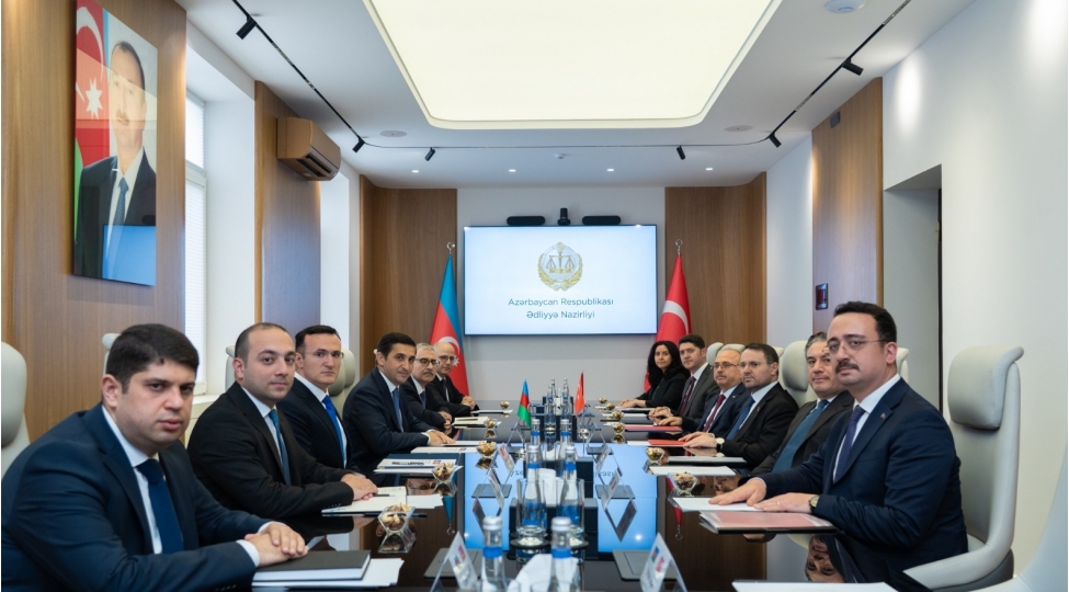 edliyye-naziri-ferid-ehmedov-turkiyenin-edliyye-naziri-akin-gurlek-ile-gorushub