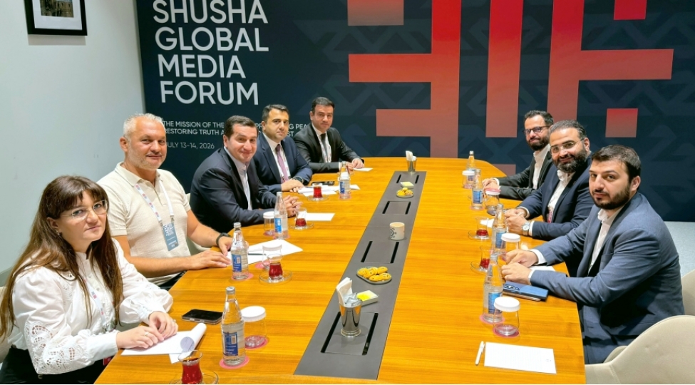 prezidentin-komekchisi-hikmet-haciyev-shushada-suriyanin-informasiya-naziri-ile-gorushub