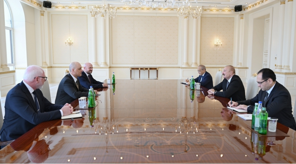 prezident-ilham-eliyev-john-deere-shirketinin-numayende-heyetini-qebul-edib