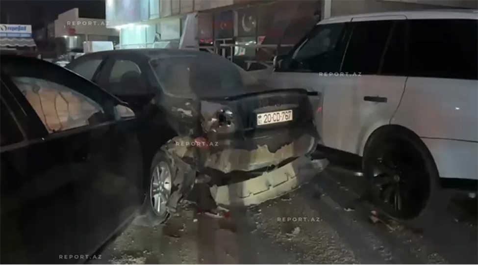saray-qesebesinde-zencirvari-avtomobil-qezasi-bash-verib