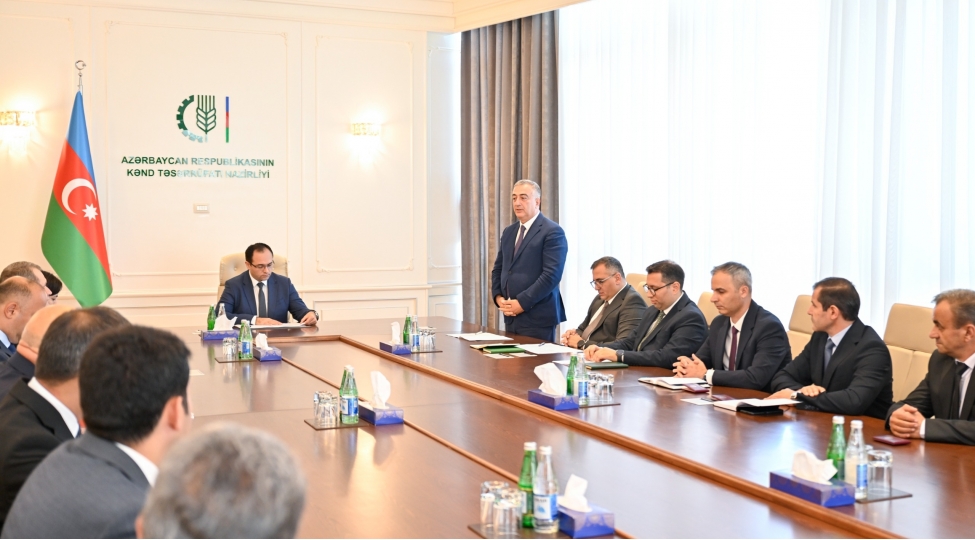 kend-teserrufati-nazirliyinin-emekdashlarina-dovlet-qullugunda-ferqlenmeye-gore-medallar-ve-vesiqeler-teqdim-olunub