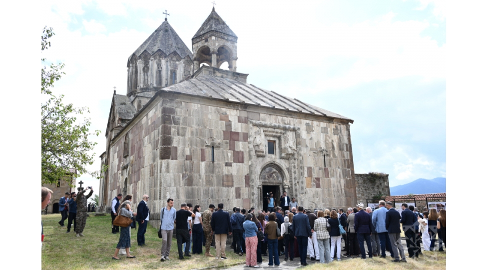 genceser-monastri-heqiqet-ve-saxtakarliq