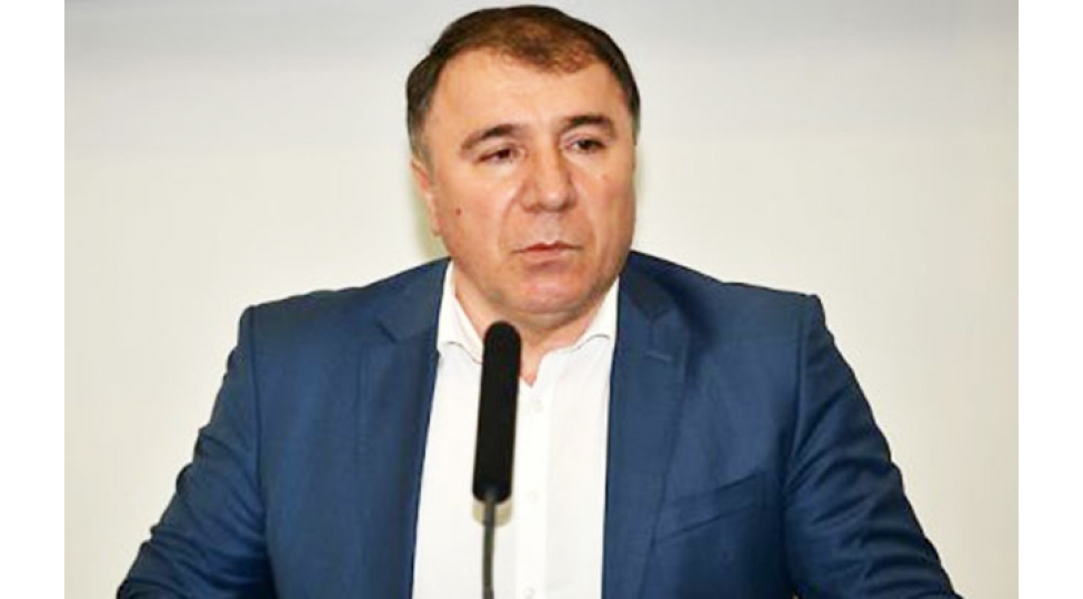 isgender-cavadovu-fexri-diplomla-teltif-edilib