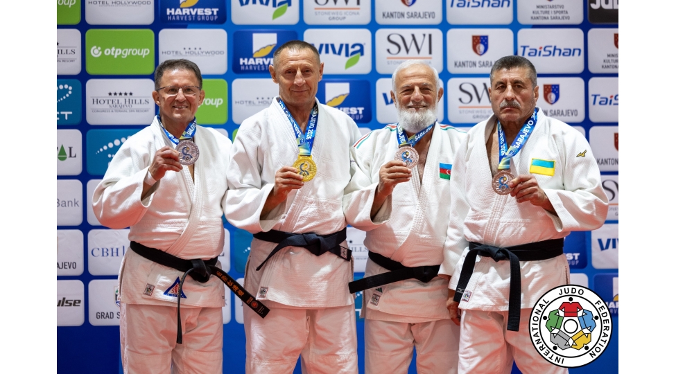 sarayevoda-kechirilen-veteranlar-arasinda-dunya-chempionatinda-chixishlarini-basha-vurublar