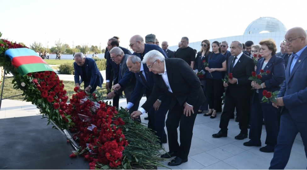 qerbi-azerbaycan-icmasi-zefer-parkini-ziyaret-edib