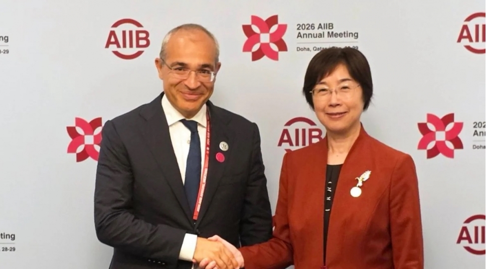 azerbaycan-ve-aiib-yashil-enerjinin-teshviqine-desteyi-muzakire-edib