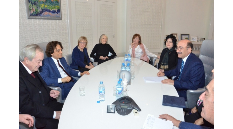 ebulfes-qarayev-italiyali-kinematoqrafchilarla-gorushub