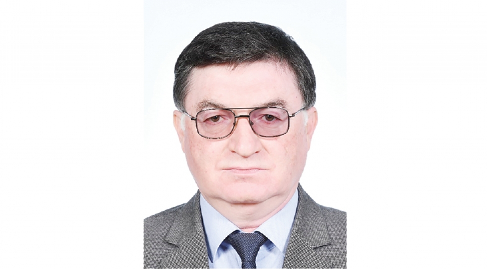tecrubeli-neftchi-gozel-alim-tevazokar-insan