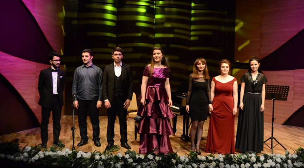 beynelxalq-mugam-merkezinde-fortepiano-musiqisi-gecesi-kechirildi