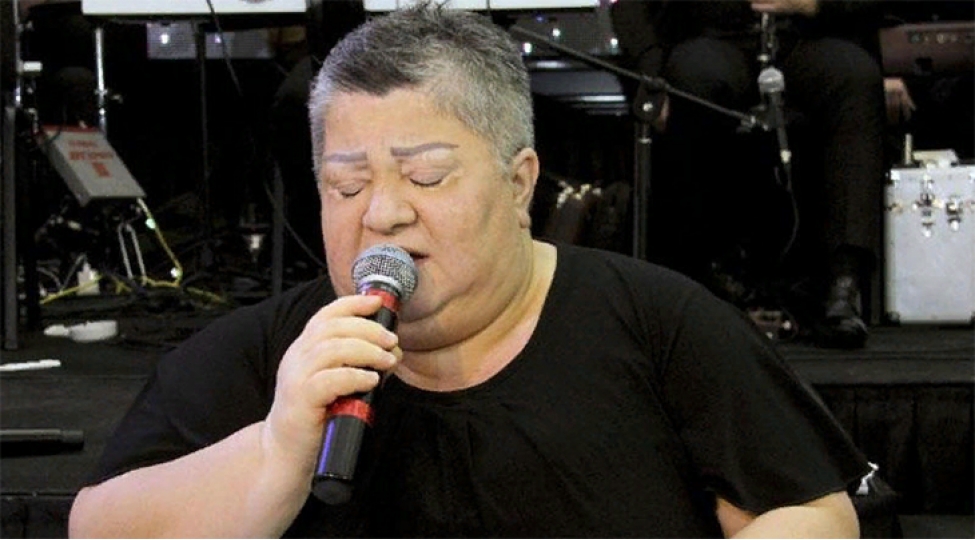 konul-xasiyeva-gulyanaq-atasinin-40-i-chixmamish-oxudu