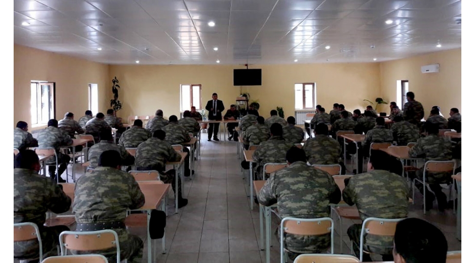 dovlet-komitesinin-numayendeleri-esgerlerle-gorushub