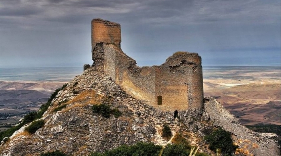 chiraqqala-abidesi-berpa-edilecek