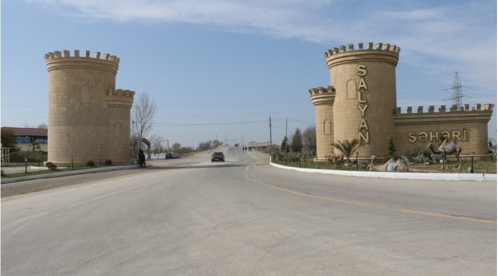 salyanda-olumle-neticelen-yol-qezasi-olub