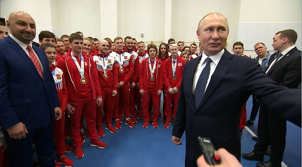 putin-muhafizechisini-iteledi-kenara-chekil-vdeo