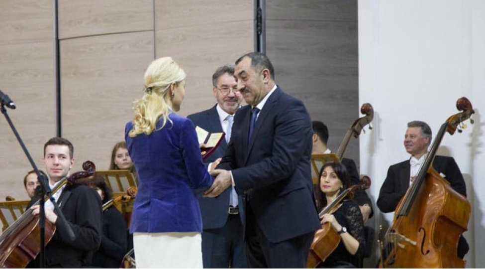 azerbaycanli-ukraynanin-xalq-artisti-oldu