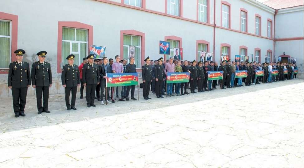 naxchivanda-gencler-herbi-xidmete-yollanirlar