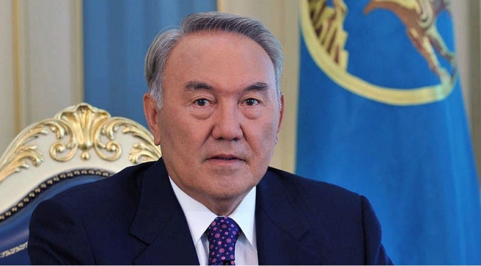 nazarbayev-nur-otan-partiyasinin-qurultayinda-goz-yashlarini-saxlaya-bilmeyib-video