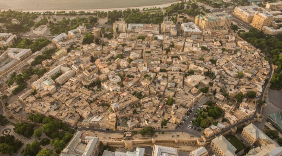 icherisheher-bir-memarliq-incisidir